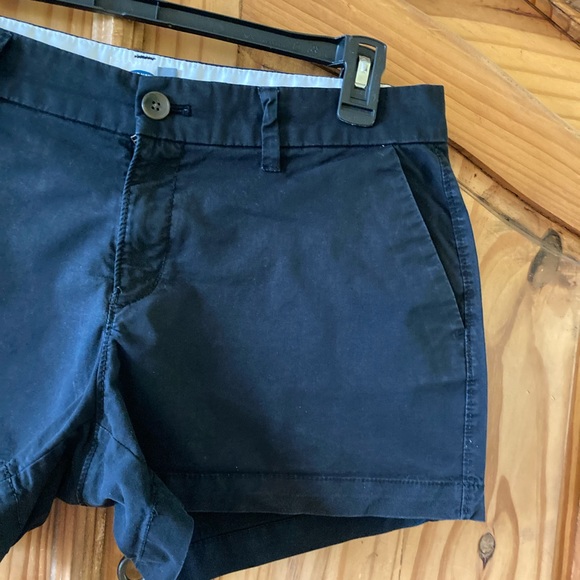 Women's Old Navy black cute flat Front chino shorts size 8 - Picture 3 of 7